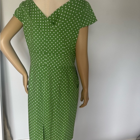 Tahari Green Polka Dot cotton Dress. Ptp 20” lenght 39” - Picture 5 of 13